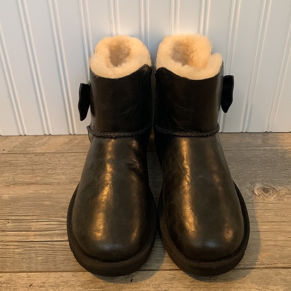 UGG Australia Mini Bailey Bow
Crystal Diamond Boot - Picture 3 of 9